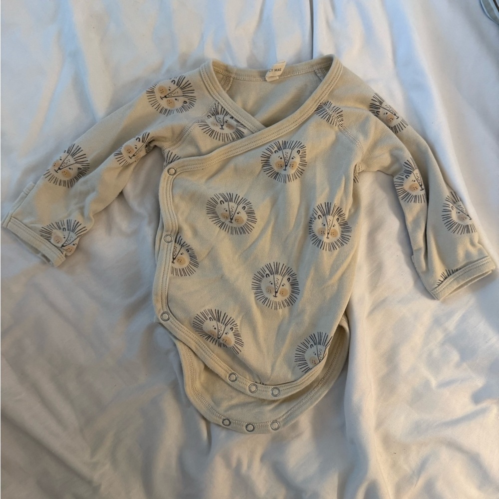 Quincy Mae | Cream Long Sleeve Bodysuit Onesie | 3-6M